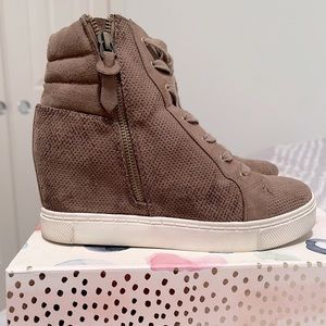 STEVE MADDEN LYNN HIGH-TOP WEDGE SNEAKER size 8.5